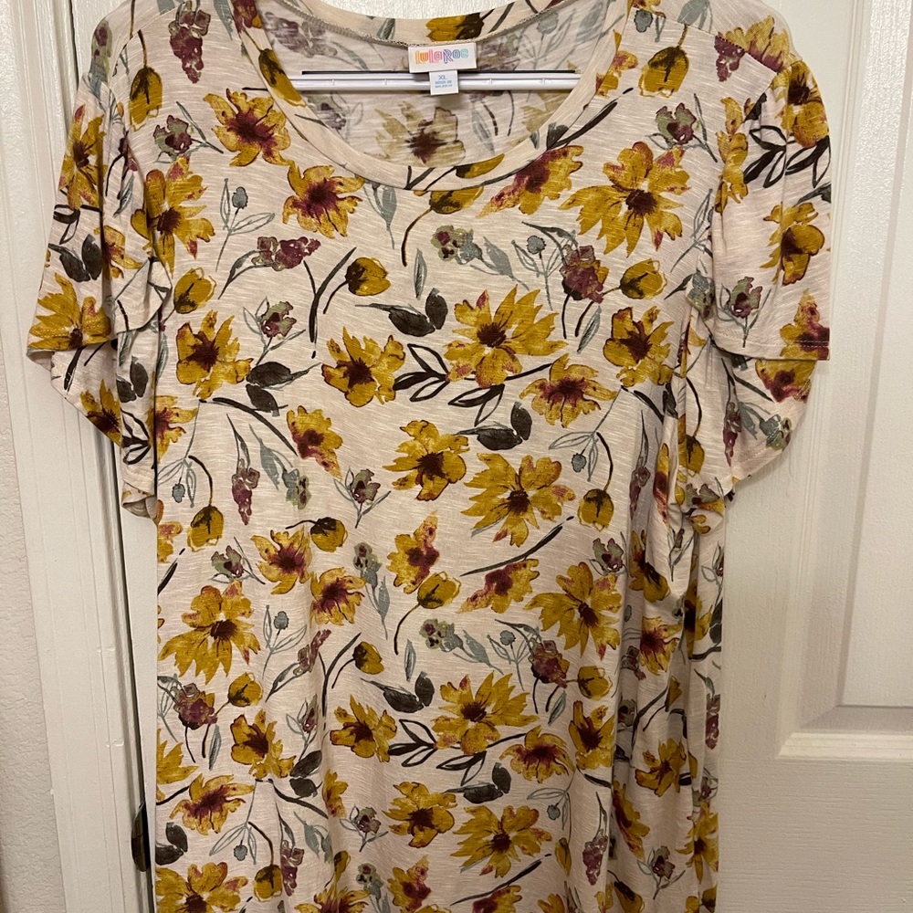 NWOT lularoe olive top